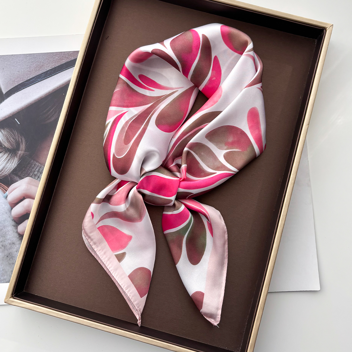 Foulard carré imprimé de luxe pour femmes, Imitation soie, Bandanas à la mode, Hijab, foulard élégant, châle de plage