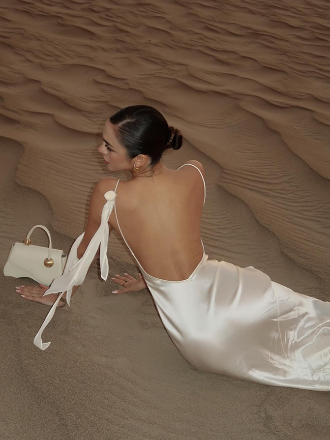 Robe élégante dos nu à fleurs 3d pour femmes, moulante, col pivotant, sans manches, écharpe blanche, Maxi, été, 2025, Evevning