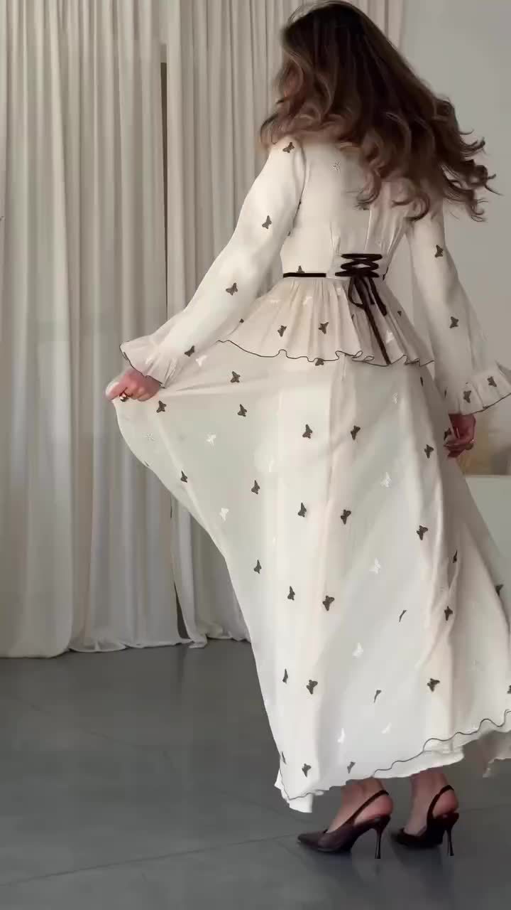 Robe longue beige pour femme avec broderie papillon, élégante robe trapèze à manches longues et volants à la taille