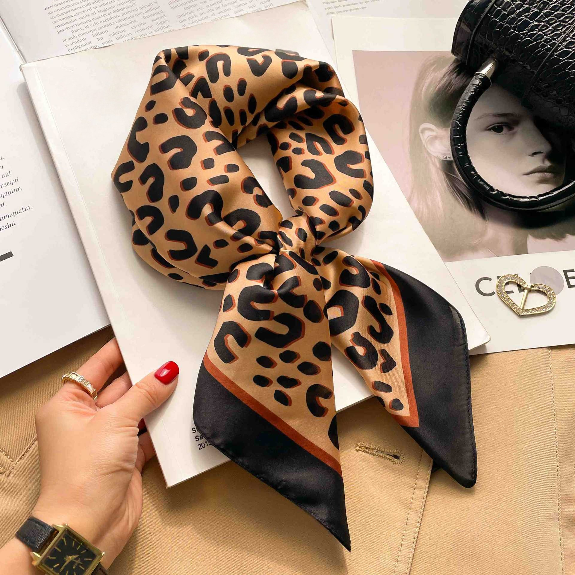 Foulard carré en soie imprimé léopard de 70 cm pour femme, châle en satin, écharpe de mode, bandeau pour cheveux, ruban, bandana
