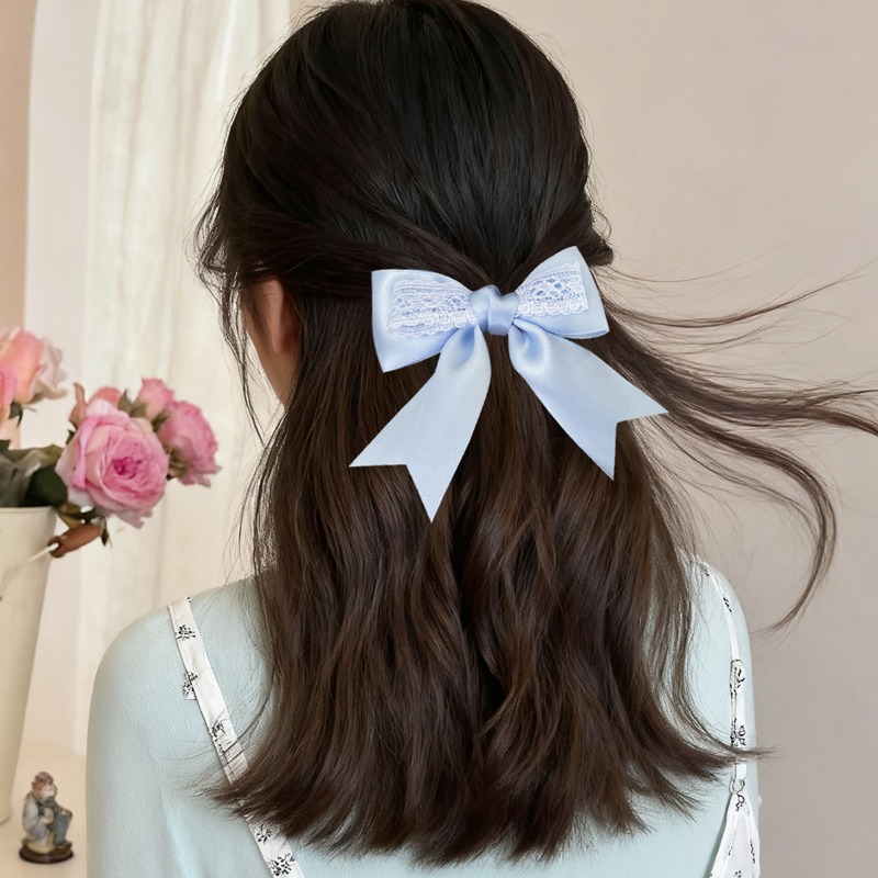 Barrette à cheveux en satin bleu clair avec nœud en dentelle et pendentif cœur pour femme, idéale pour le quotidien, les tenues Lolita, les rendez-vous et les fêtes