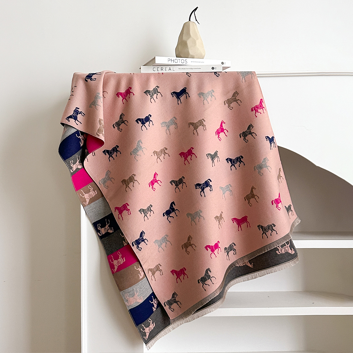 Dernière conception élégance cheval imprimé écharpe Pashmina doux chaud frange Pashmina châle hiver résistant au froid coupe-vent couverture Scraf