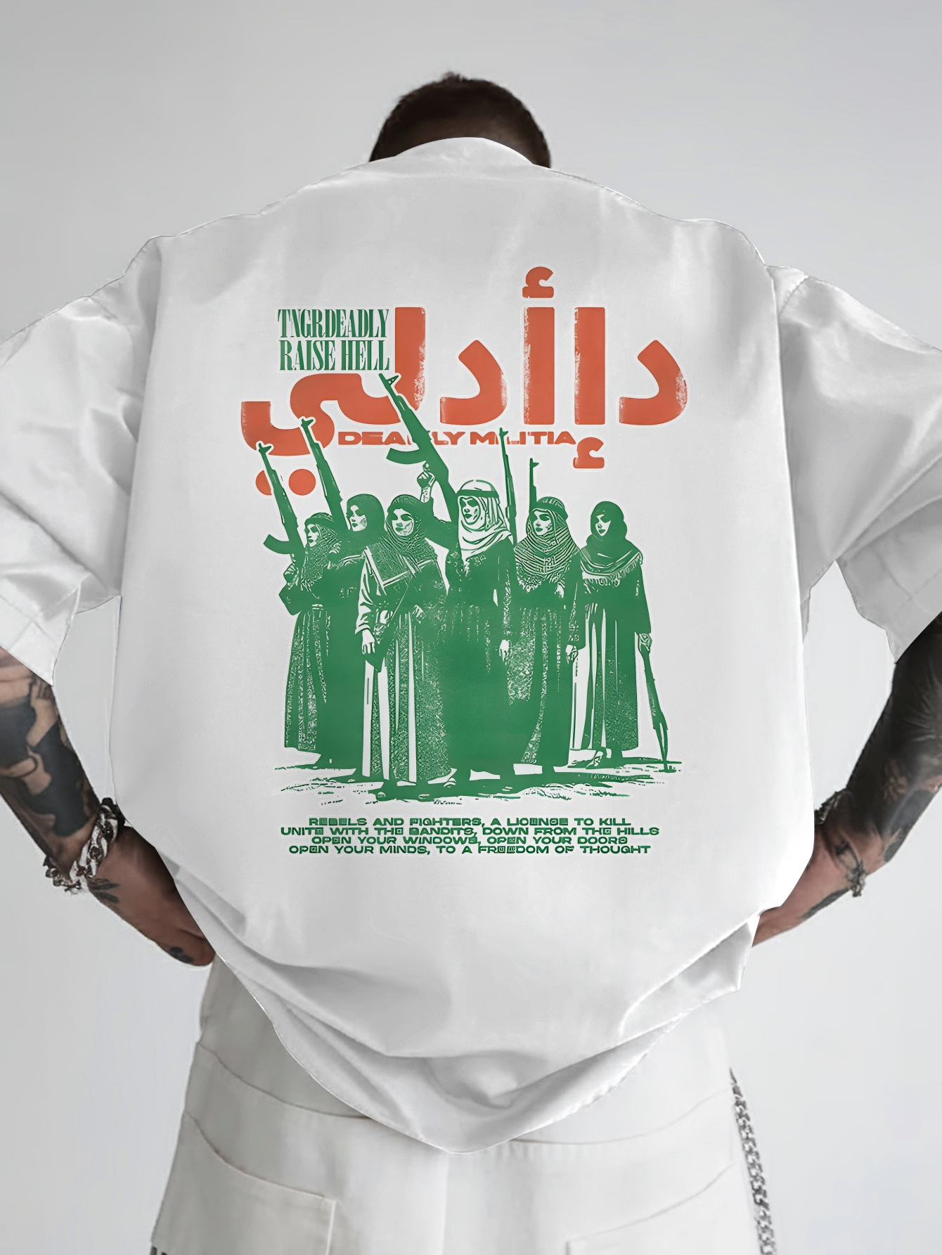 T-shirt imprimé lettres arabes, imprimé au dos, tendance et à la mode, été, polyvalent, manches courtes, tee-shirt décontracté pour tous les jours, pour hommes