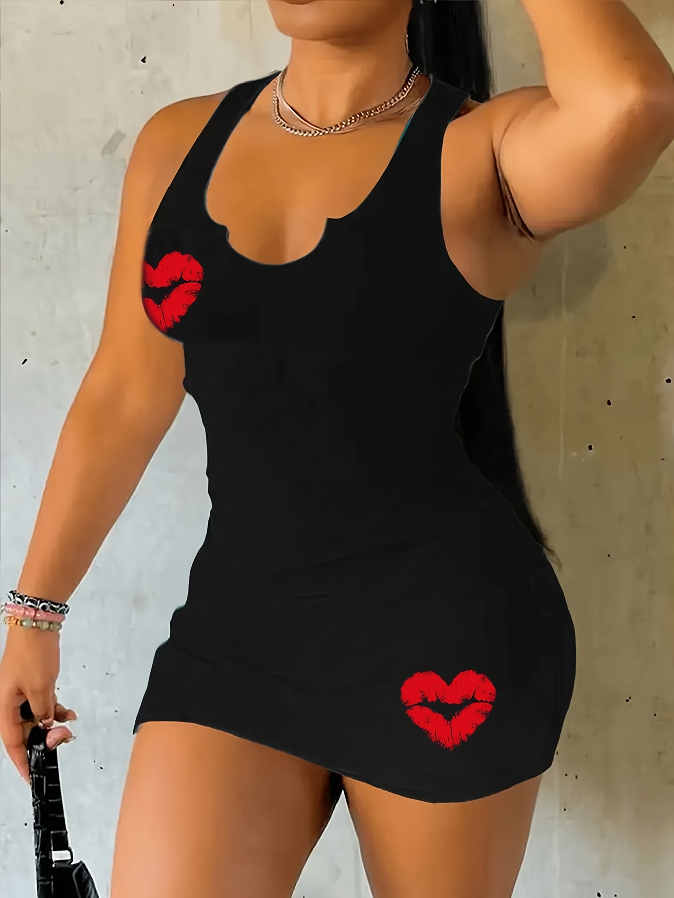 Robe courte moulante sans manches à col rond et imprimé lèvres sexy, couleur unie, pour femme, collection décontractée et tendance 2026