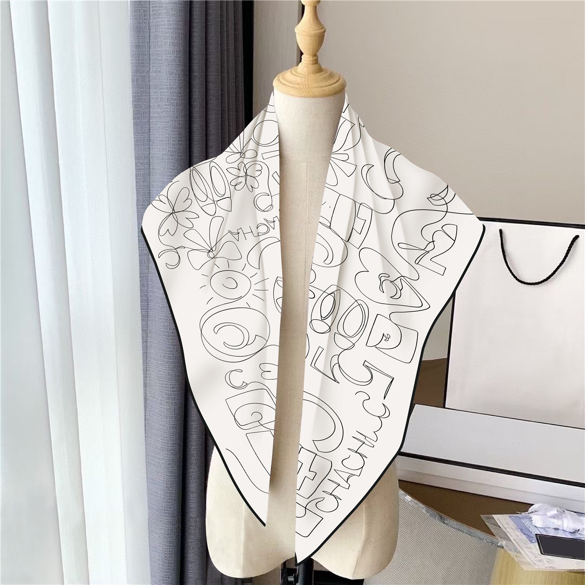 Nouveau Foulard Carré de Voyage pour Femme en Twill Noir et Blanc Peint à la Main, 90 cm, Protection Solaire, Châle, Écharpe, Voile