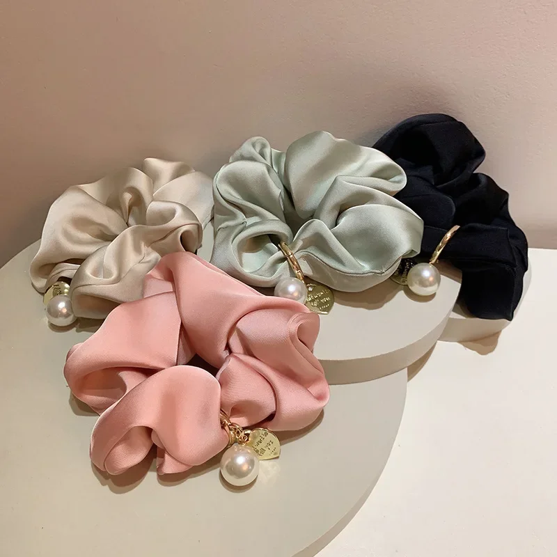 1 pièce Chouchou vintage en satin de soie couleur unie pour filles avec perles cœur dorées pour femmes, accessoires et attaches pour cheveux