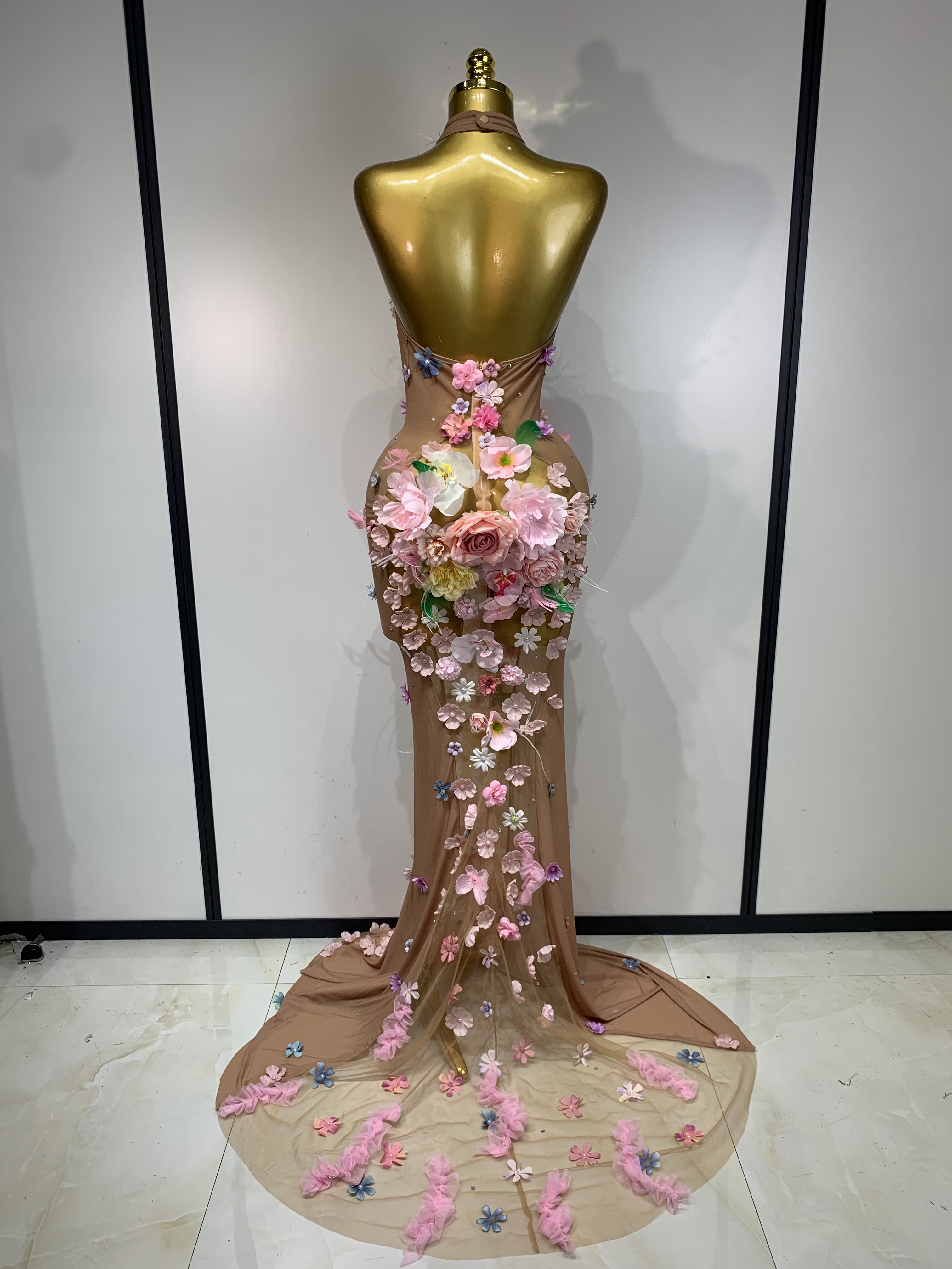Robe longue de luxe en maille transparente à fleurs 3D, sexy, à col halter, pour femmes, soirée, anniversaire, séance photo, club, scène.
