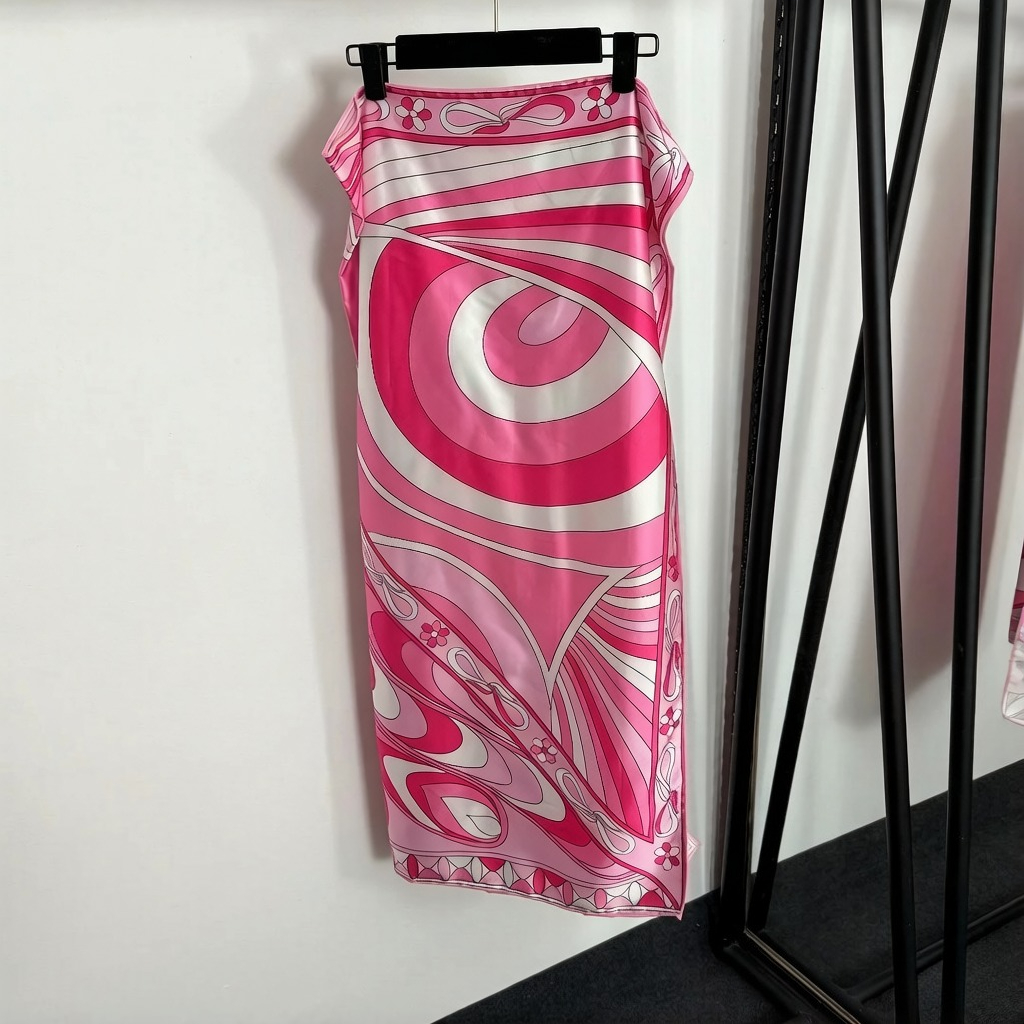 Nouvelle Écharpe en Soie Rose 2026 au Design Tendance avec Logo Signature Lettre, Accessoire de Plage de Luxe pour Femme
