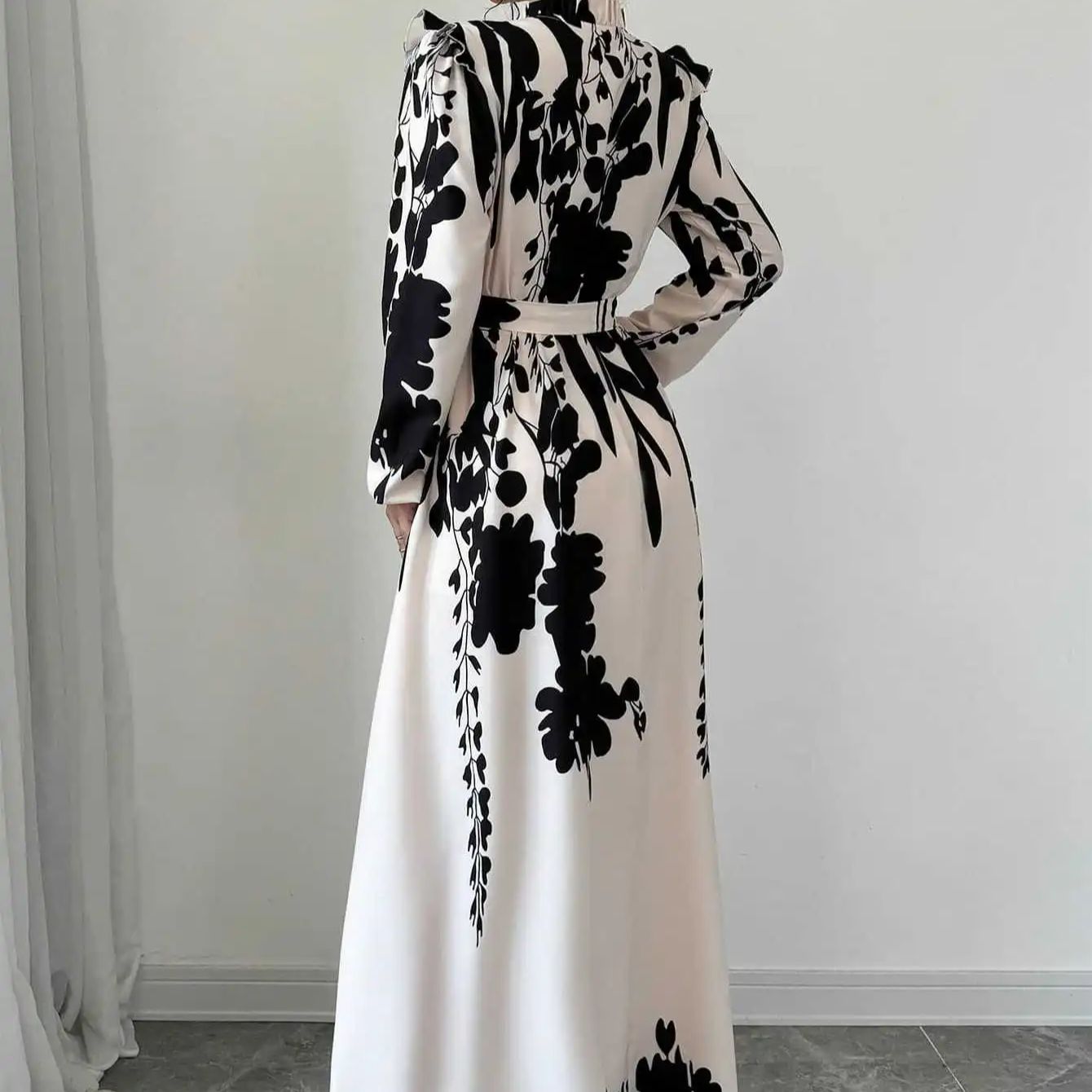 Robes pour femmes, imprimé fleurs noires et blanches, manches longues, col à volants, robe élégante, robe trapèze à lacets, nouvelle collection printemps 2026