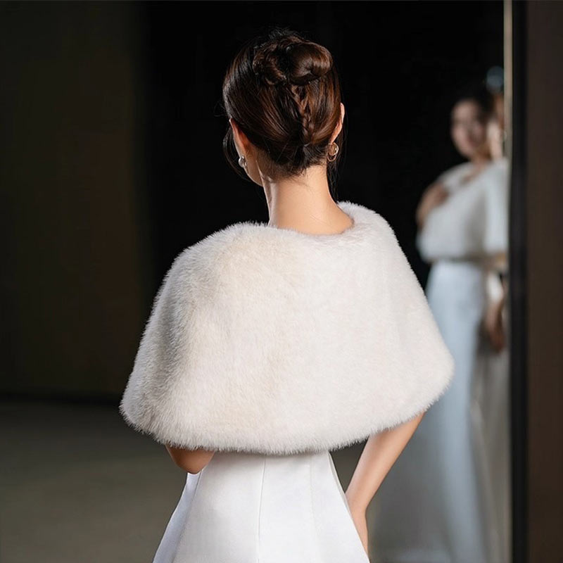 Mode fausse fourrure châle enveloppement femmes fête châle robe de mariée Code luxueux formel fête châle femmes fausse fourrure thermique Cape manteau