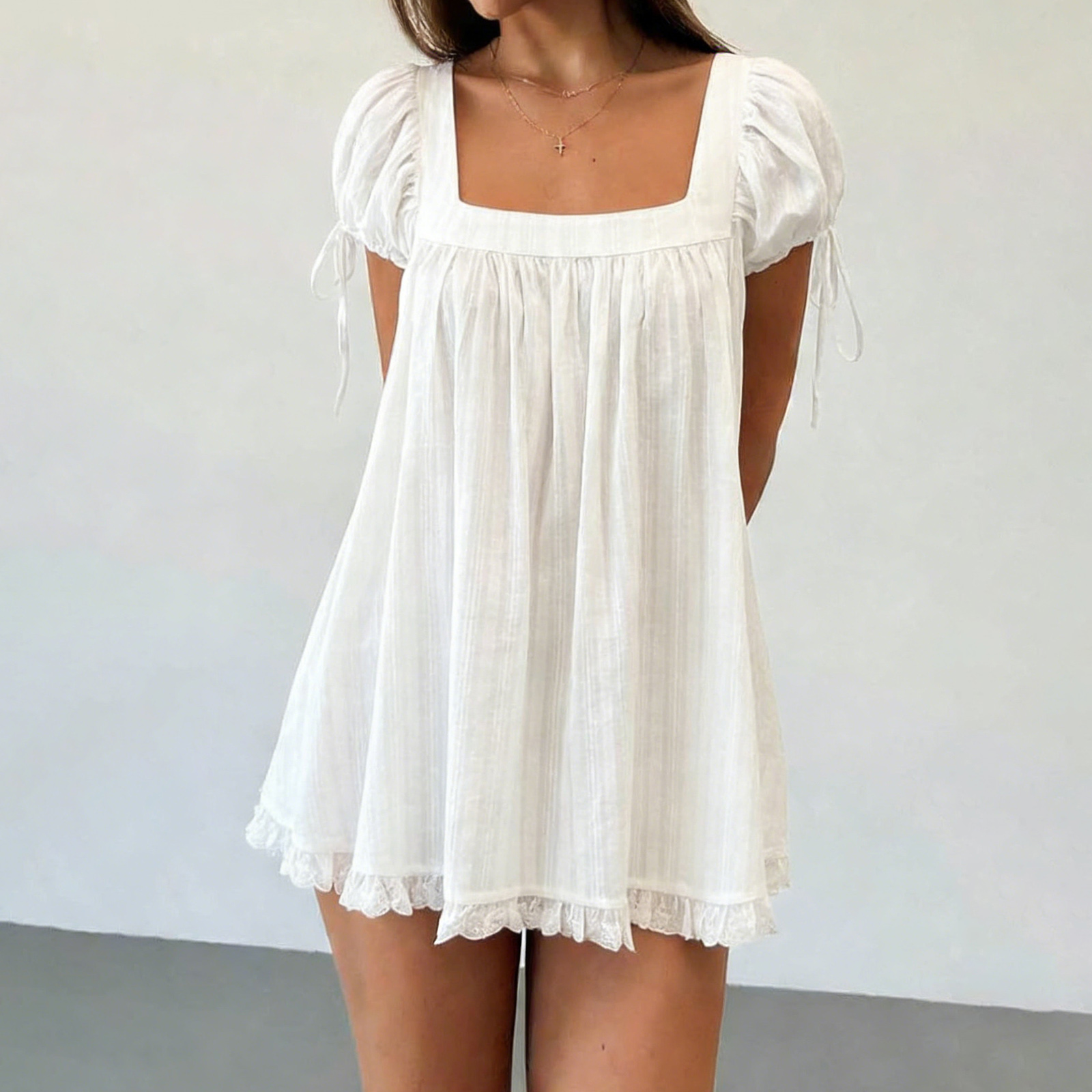 Chemisier ample et fluide pour femme à col carré, manches bouffantes, poignets à nouer, bordure en dentelle, style babydoll, idéal pour l'été et les sorties