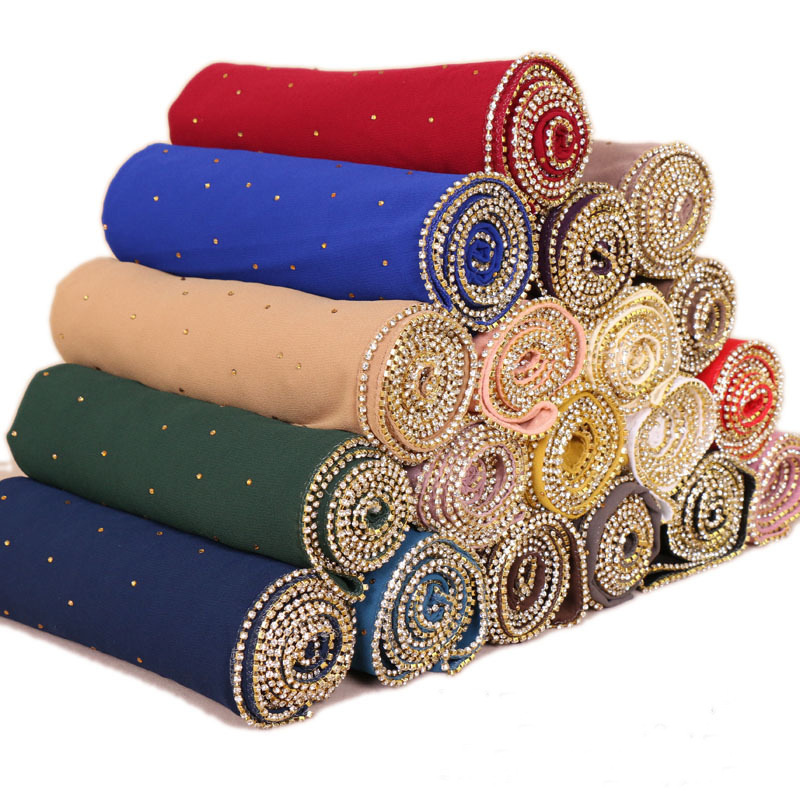 Écharpe hijab longue en mousseline pour femme, couleur unie avec chaîne de perles et décorations entièrement en strass, qualité supérieure