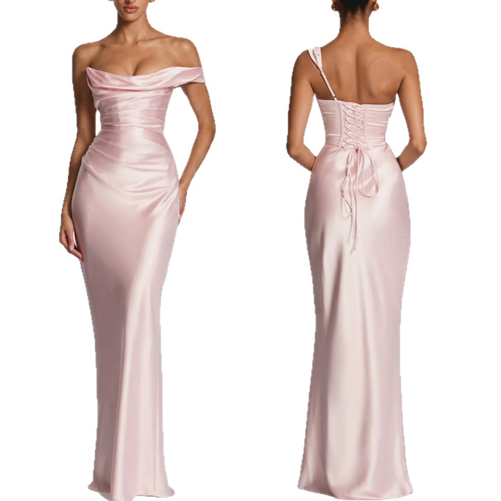 Robe de soirée longue sirène en satin pour femme, à épaules dénudées, col drapé, bretelle spaghetti unique, taille froncée unie, dos lacé