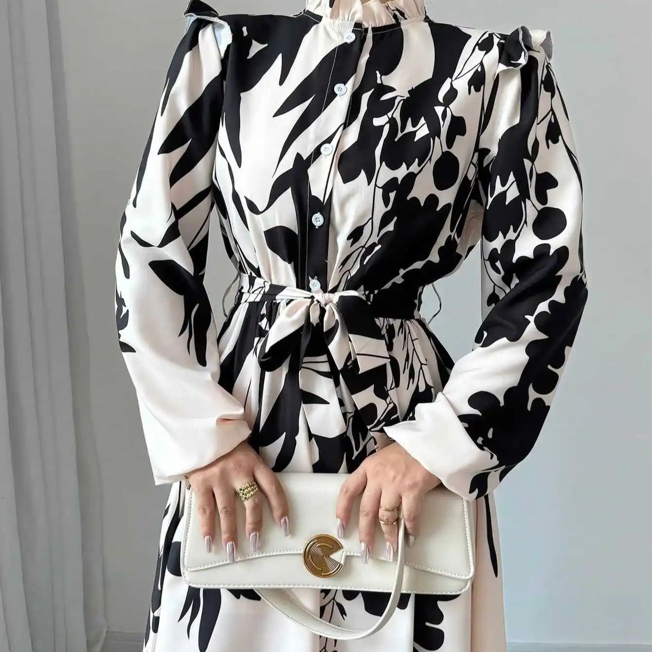 Robes pour femmes, imprimé fleurs noires et blanches, manches longues, col à volants, robe élégante, robe trapèze à lacets, nouvelle collection printemps 2026