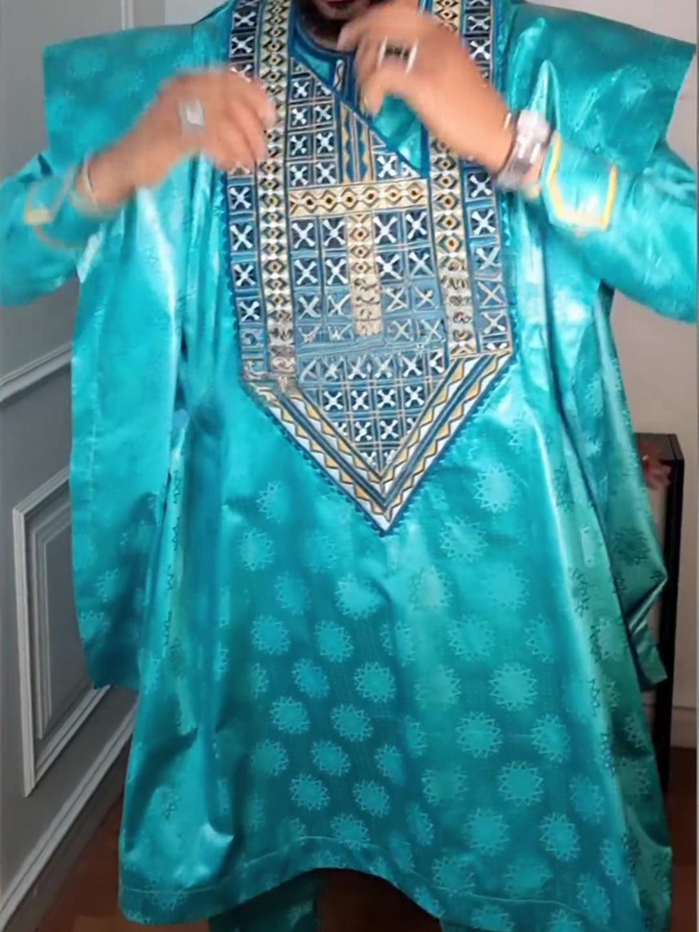 Robes africaines élégantes pour femmes, broderies traditionnelles Bazin, robes de mariage et de fête, Dashiki, vêtements assortis pour couples africains