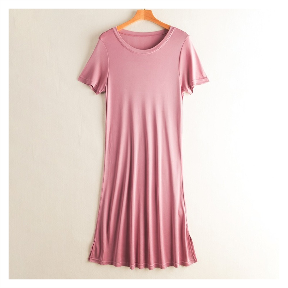 Robe en soie tricotée couleur unie, grande, moyenne, longue, soie mûre, manches courtes, col rond, jupe portée à même la peau