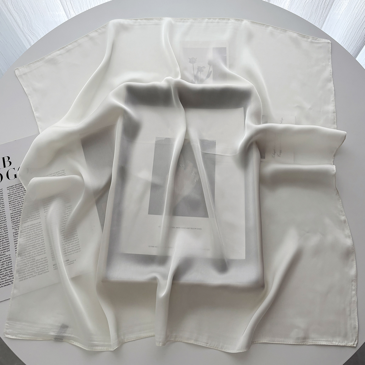 Petit foulard carré en Satin doux de 70cm, imprimé géométrique, Protection du cou, écharpe chauffe-cou polyvalente à la mode