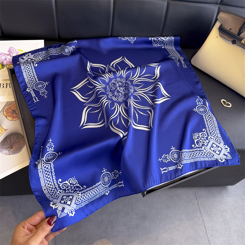 Foulard carré en soie bleu classique pour femme – Accessoire de mode polyvalent et haut de gamme pour sacs et vêtements – 70 cm