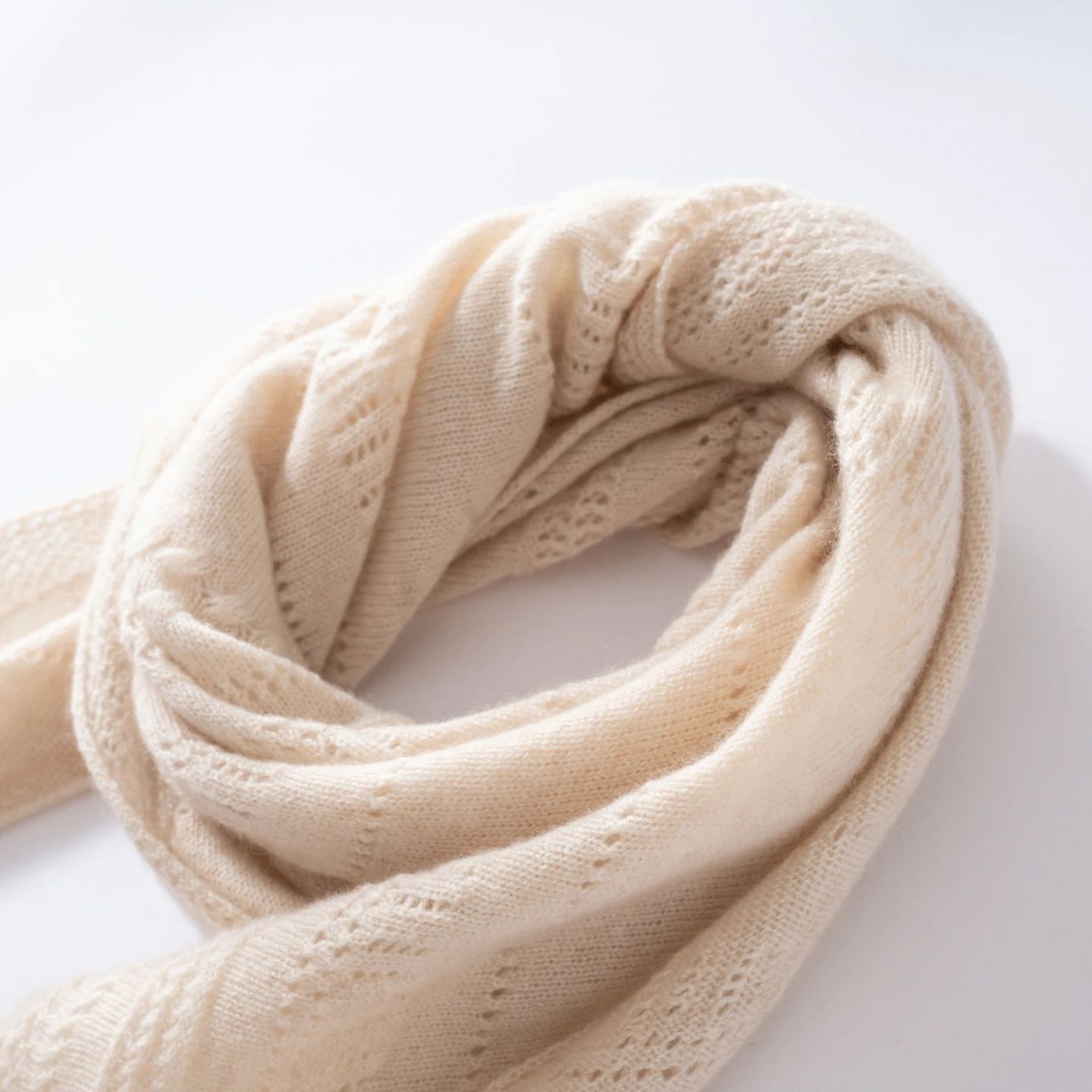 Châle Triangle creux en cachemire 100% pour femmes, écharpe de Protection du visage de couleur unie pour Banquet en plein air d'hiver élégant à la mode
