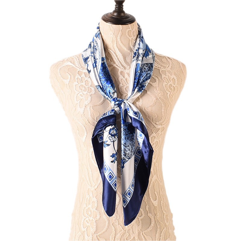 Écharpe carrée tendance de 90 cm, imprimé porcelaine bleue et blanche, foulard en soie élégant et polyvalent, écharpe d'été pour toutes les femmes
