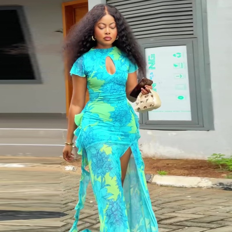 Robe longue de plage d'été 2026 pour femme africaine, imprimé floral, col clé, taille froncée, fente haute, manches courtes à volants, idéale pour les fêtes