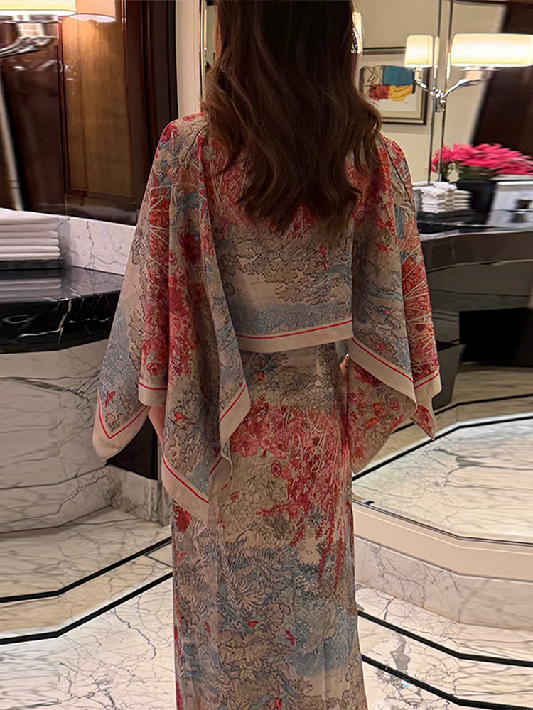 Robe longue moulante florale pour femme avec cape châle intégrée, élégante et tendance pour le bureau, collection été-automne 2026