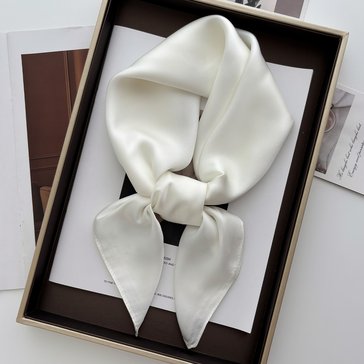 Petit foulard carré en Satin doux de 70cm, imprimé géométrique, Protection du cou, écharpe chauffe-cou polyvalente à la mode