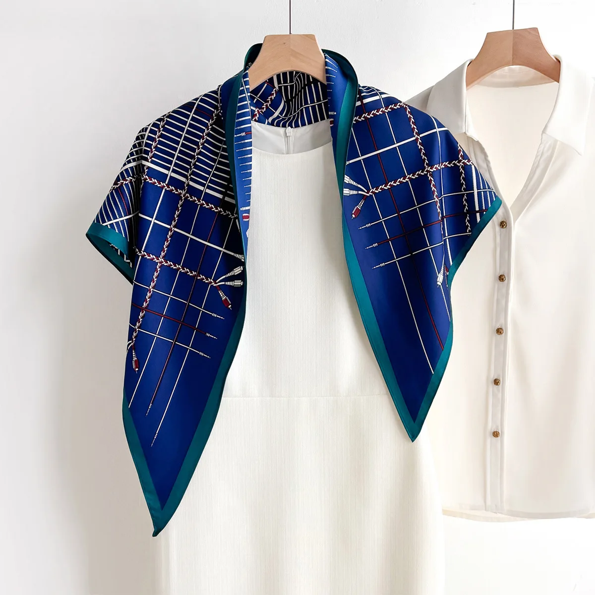 Écharpe carrée imprimée tendance pour femme, en satin doux imitation soie, foulard de luxe, hijab, châle élégant