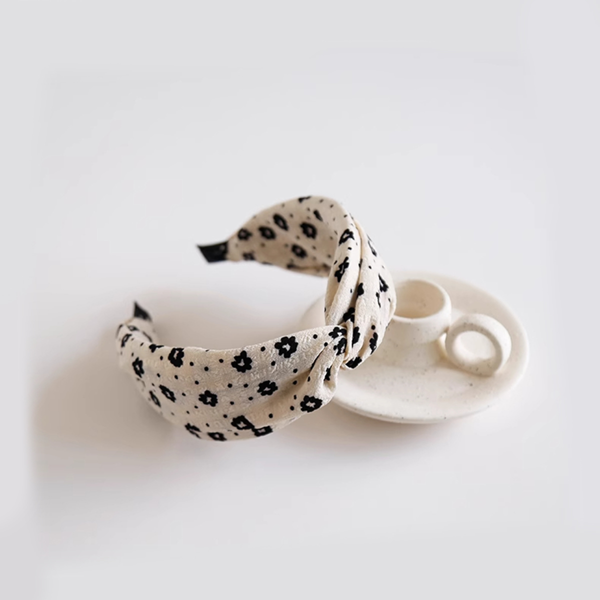 Bandeau large en tissu floral noir et blanc pour le lavage du visage, serre-tête polyvalent pour sortir, pince à cheveux et accessoires pour la tête