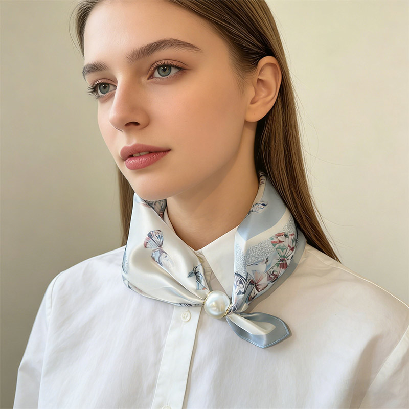 Écharpe carrée magnétique en soie pour femme, fine, printemps-été, avec pendentif en perles, chaîne de clavicule, foulard de cou