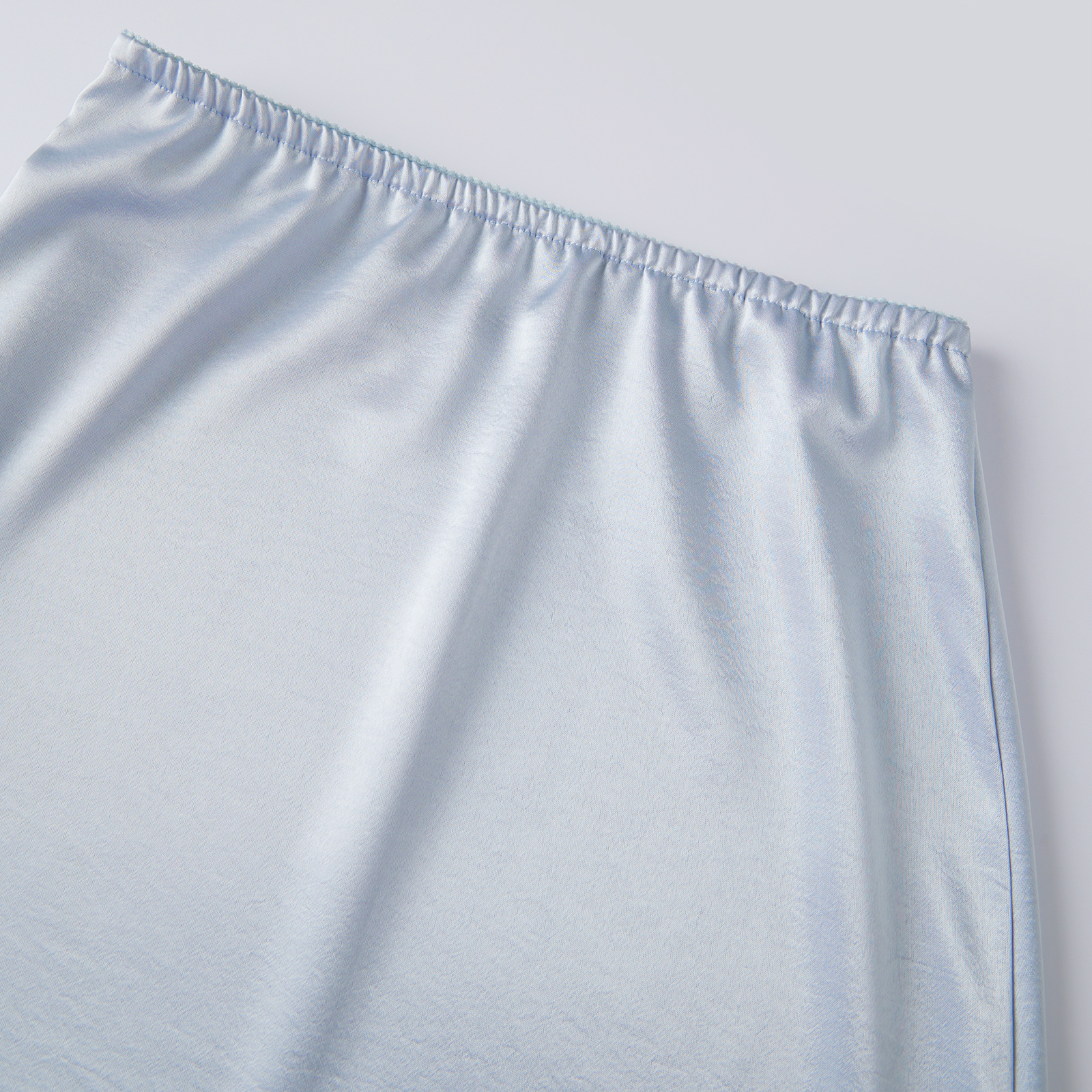 Jupe mi-longue élégante en satin pour femme avec ourlet en dentelle, taille élastique, drapée et droite, idéale pour les vacances, les soirées, les clubs et le streetwear estival