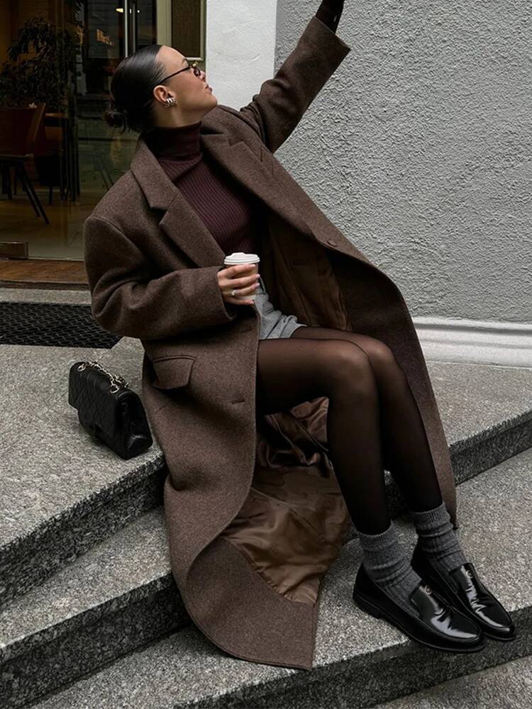 Manteau long élégant pour femme en laine mélangée avec épaulettes, col à revers, simple boutonnage, manches longues, marron, collection automne 2025, vêtement de ville pour femme