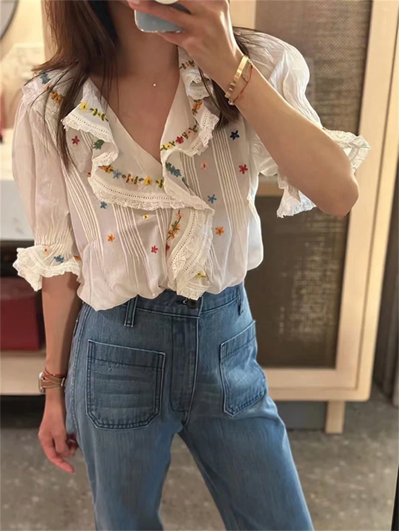 25 Blouses vintage pour femmes d'été |   Chemise blanche à manches bouffantes et col en V avec broderie florale et bordure à volants |   Haut décontracté bohème ample