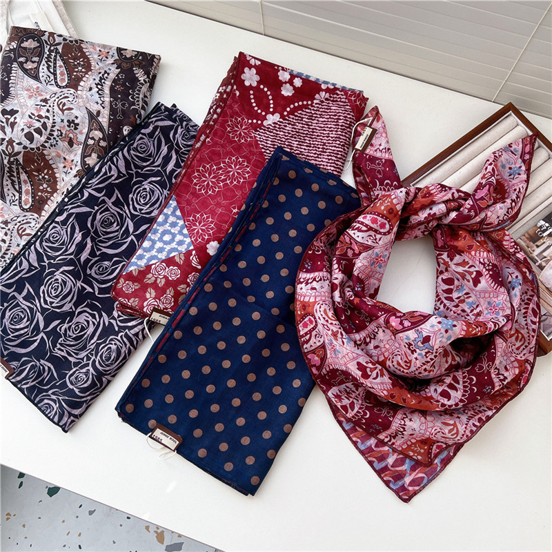 Foulard carré 68 cm à imprimé géométrique, Foulard floral, Bandeau pour femme, Ruban de cou, Ornement, Bandana, Bandeau pour la tête