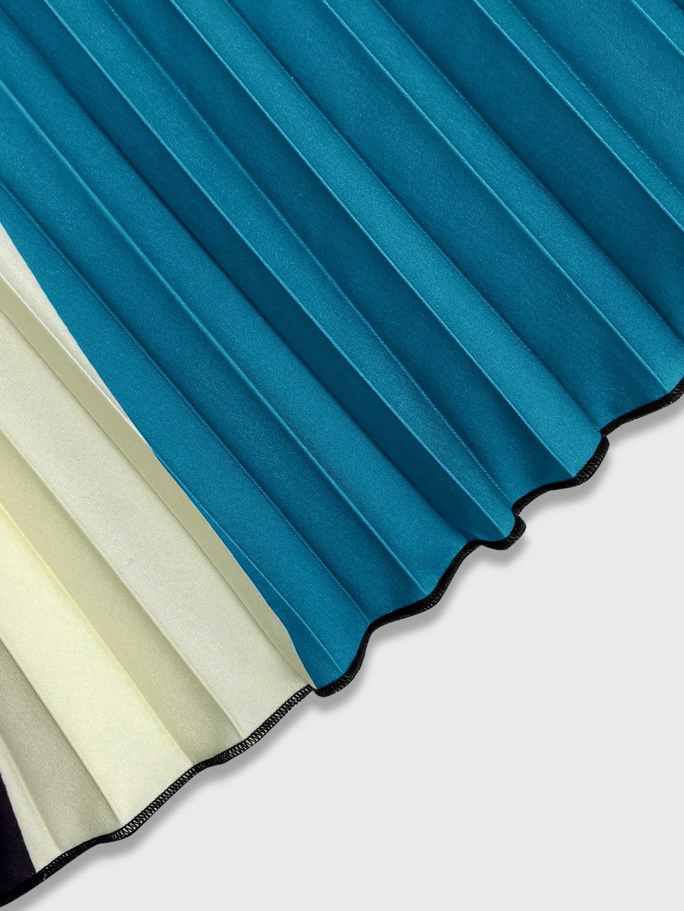 Jupe longue en satin 100% polyester pour femmes, taille haute, taille élastique, à blocs de couleur, plissée, ample et évasée, élégante.