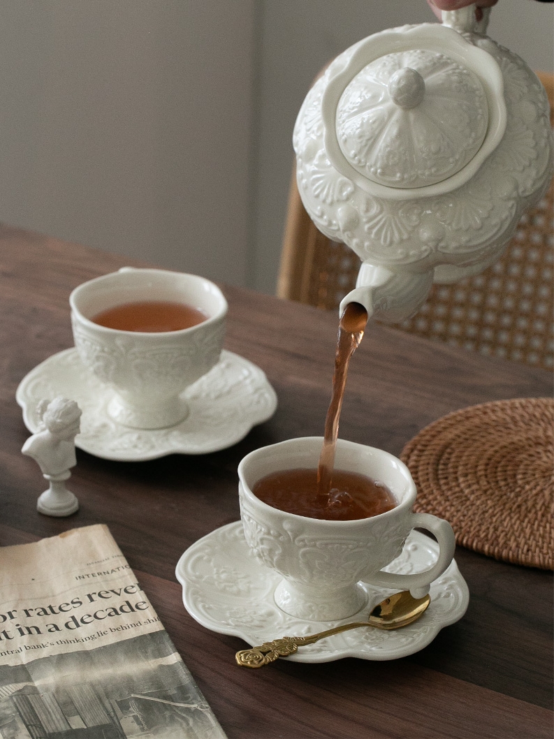 Service à thé en céramique de Style européen, Pot de palais de fleur de papillon en Relief français, tasse à thé noire, tasse et assiette de thé de l'après-midi