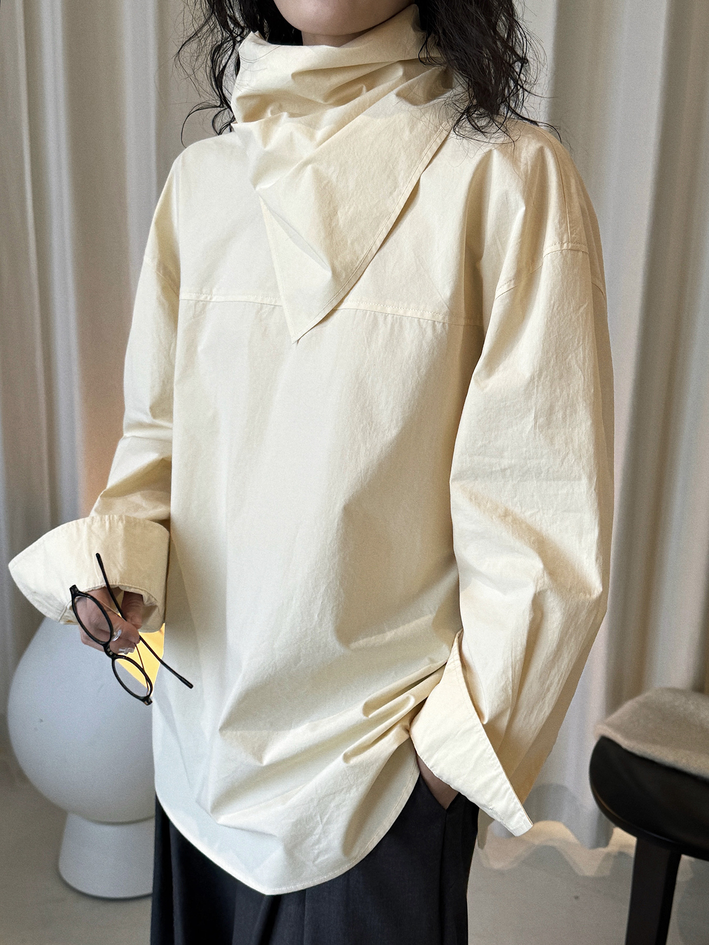 Écharpe triangulaire décontractée et tendance pour le printemps, col rond, protection contre l'eau, chemise à empiècements, silhouette ample, haut pour femmes