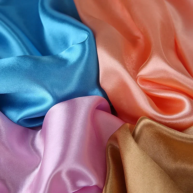 Écharpe carrée en satin pour femme, 90cm, foulard pour le cou et les cheveux, sac chaîne, foulard doux pour la présidence, hijabs pour la tête, nouvelle mode 2024