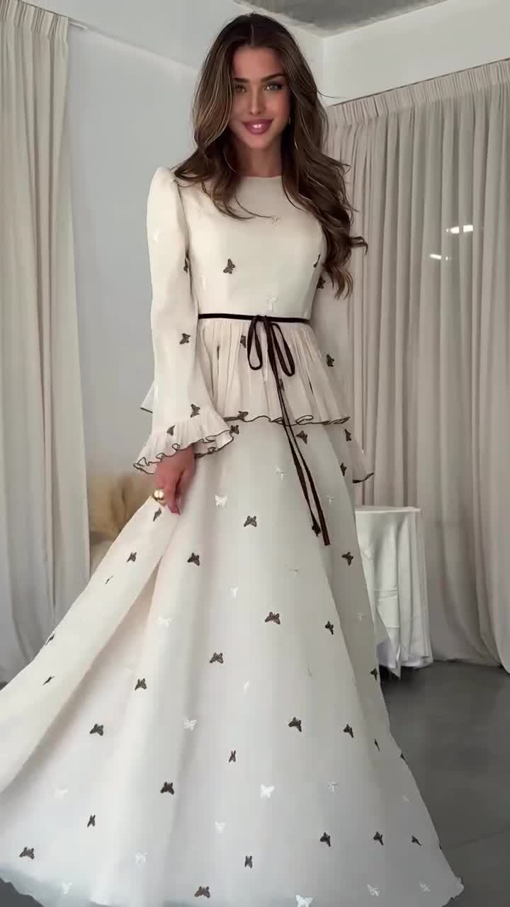 Robe longue beige pour femme avec broderie papillon, élégante robe trapèze à manches longues et volants à la taille