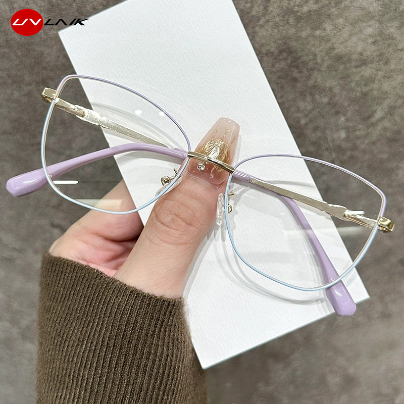 Les nouvelles montures de lunettes carrées en métal pour hommes et femmes sont très rétro et qui peuvent empêcher la lumière bleue.