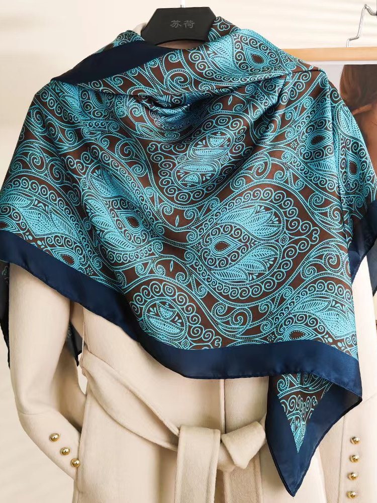 Grand foulard carré 110*110cm beau brocart printemps et automne Version coréenne polyvalent Satin carré écharpe femme foulard en soie