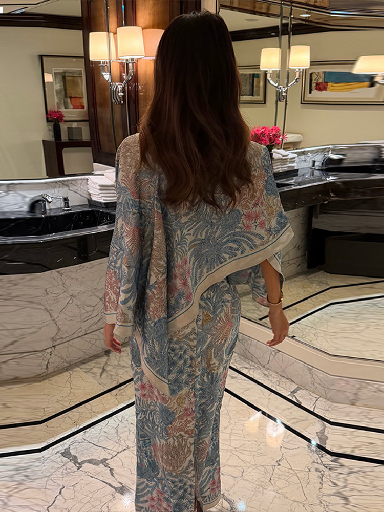 Robe longue moulante florale pour femme avec cape châle intégrée, élégante et tendance pour le bureau, collection été-automne 2026
