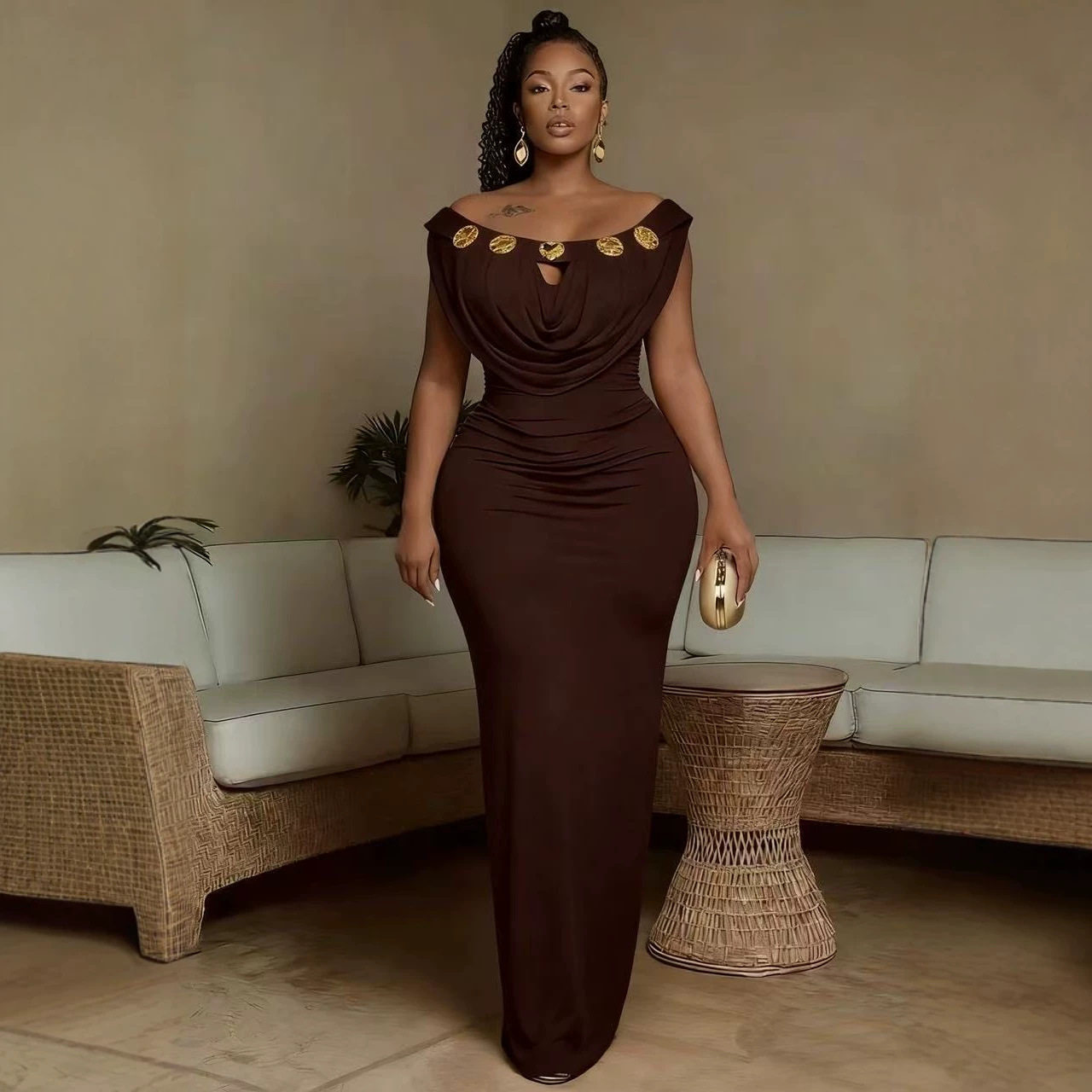Robe de soirée longue maxi moulante drapée rouge pour femmes africaines, grande taille, à épaules dénudées, avec découpes, ornements dorés et fronces