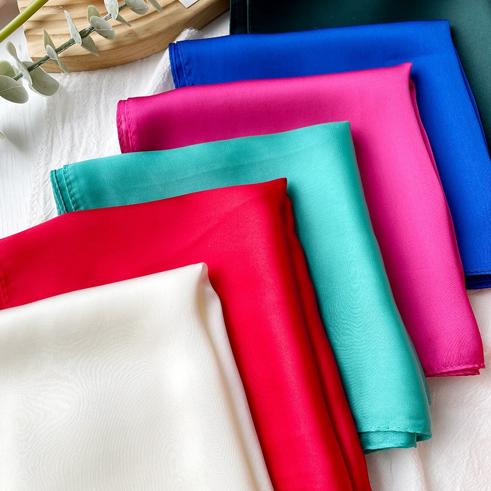 Foulard imprimé pour femme, hijab, bandana, mouchoir, écharpe en soie, châle carré de luxe pour femme, couvre-chef
