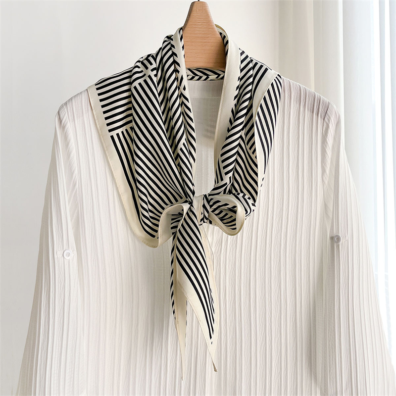 Mode luxe femmes Triangle sergé foulard en soie rayure impression concepteur Long ruban foulards foulard