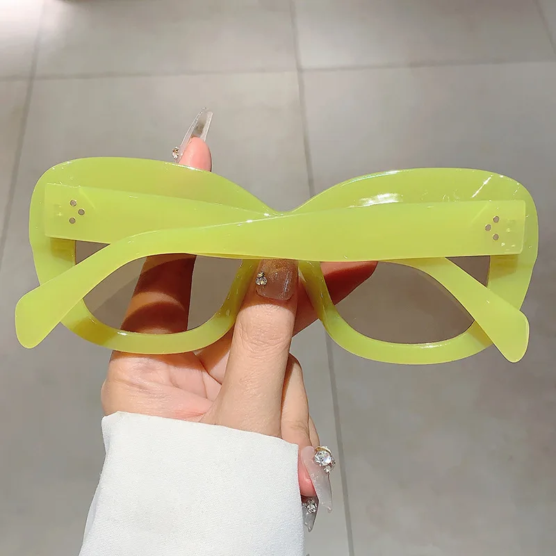 Lunettes de soleil à grande monture pour hommes et femmes, lunettes de soleil vintage, lunettes punk à rivets roses, lunettes pour dames, UV400, marque de créateur de luxe, mode, nouveau