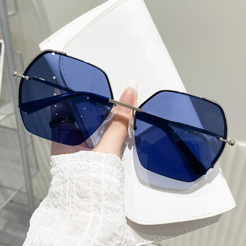 2025 Mode Femmes Marque De Luxe Designer Lunettes De Soleil Lentille En Nylon Vintage Lunettes De Soleil Carrées UV400 Cadre En Métal Élégant Vert Eyewea