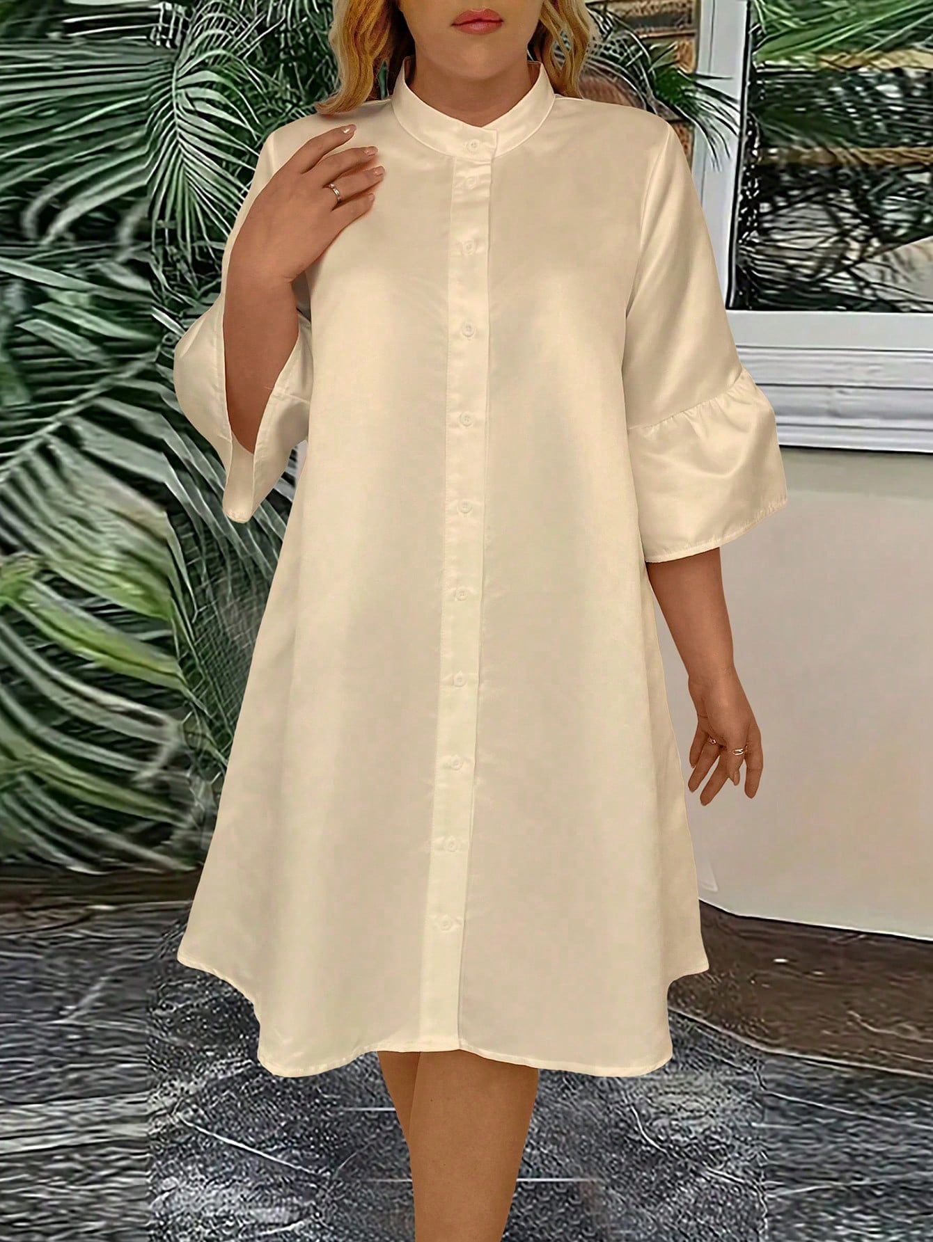 【Grande taille】Robe chemise beige minimaliste, poignets à volants et silhouette ample pour le style quotidien des femmes rondes