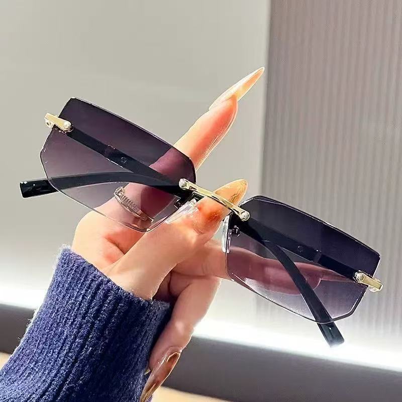 Lunettes de soleil sans monture tendance pour hommes et femmes, petites lunettes de soleil rectangulaires, lunettes de soleil rétro de marque, protection UV400, lunettes de soleil pour voyages d'été