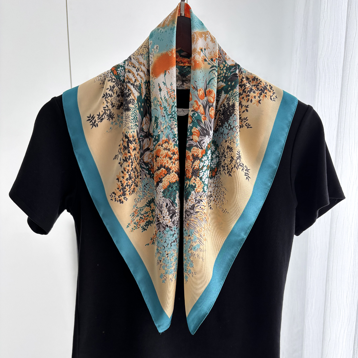 Marque de luxe 2025 chaîne impression carré foulard en soie pour les femmes Hijab bandes de cheveux 70cm foulard femme Satin châle ruban bandeau